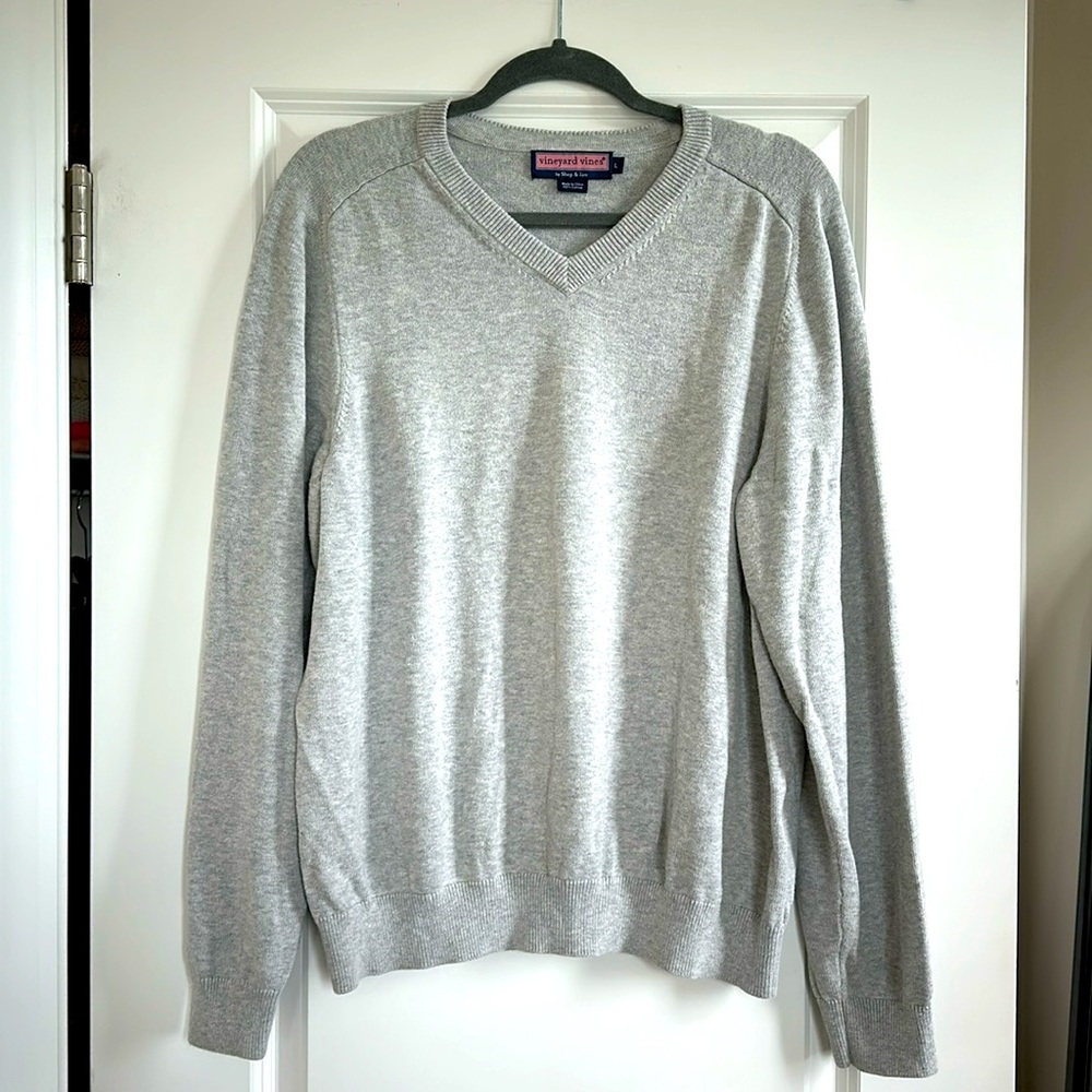 Men’s vineyard vines v neck sweater